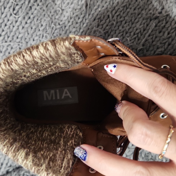 SOLD - Mia Catalin suede boot size 8 - Picture 4 of 4